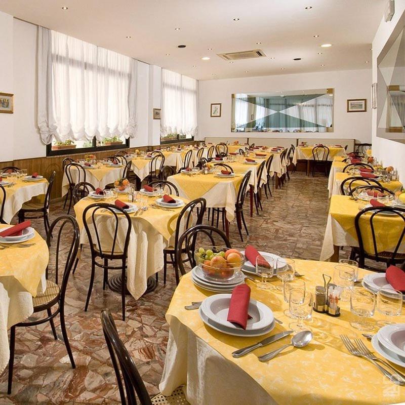 Hotel Granada Каттоліка Екстер'єр фото