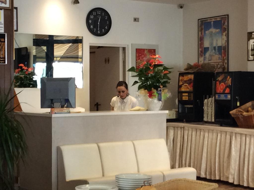 Hotel Granada Каттоліка Екстер'єр фото