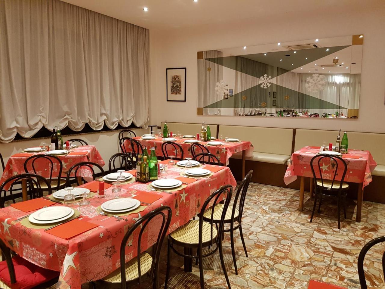 Hotel Granada Каттоліка Екстер'єр фото
