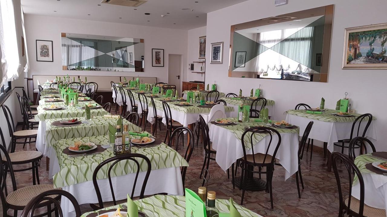 Hotel Granada Каттоліка Екстер'єр фото
